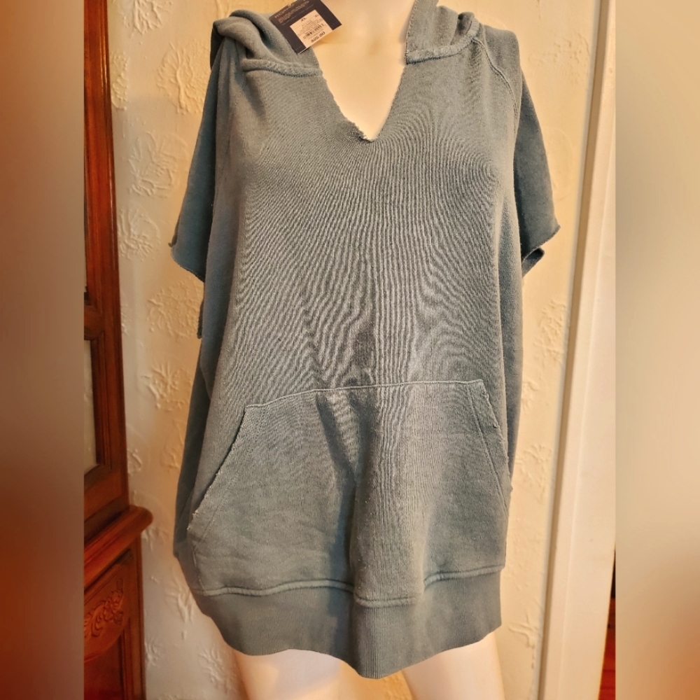 Women's Small Sleeveless workout Hoodie NWT